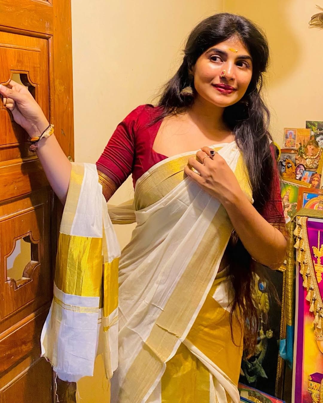 ദിലീപ് നായകനായ പ്രിന്‍സ് ആന്റ് ഫാമിലി എന്ന ചിത്രത്തില്‍ പുതുമുഖ താരം റാനിയ ആണ് നായികയായെത്തിയത്. റാനിയയുടെ വേഷത്തിന് മികച്ച അഭിപ്രായങ്ങള്‍ ലഭിക്കുന്നുണ്ടെങ്കിലും വിമര്‍ശനങ്ങളും നേരിടേണ്ടതായി വരുന്നുണ്ട്. (Image Credits: Instagram)