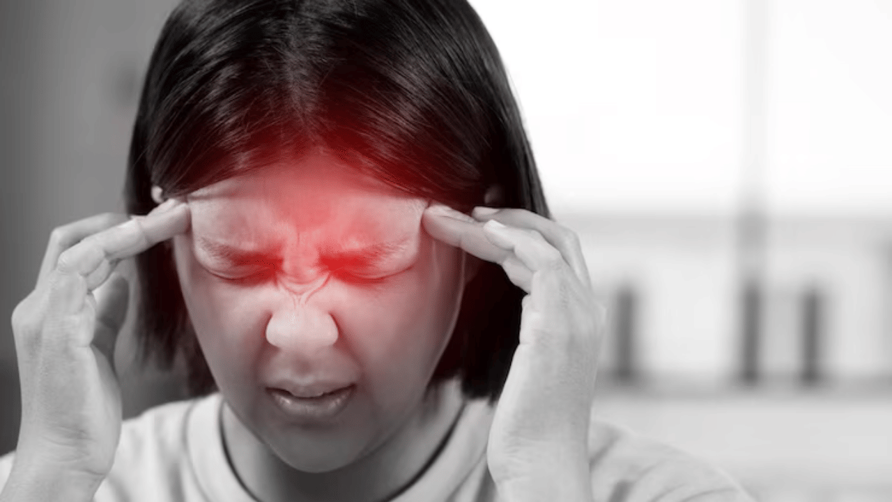 Natural Remedies For Headaches: ഇടയ്ക്കിടെ തലവേദന അലട്ടുന്നുണ്ടോ? ചെയ്തു നോക്കൂ ഈ പൊടികൈകൾ Natural Remedies For Headaches: ഇടയ്ക്കിടെ തലവേദന അലട്ടുന്നുണ്ടോ? ചെയ്തു നോക്കൂ ഈ പൊടികൈകൾ