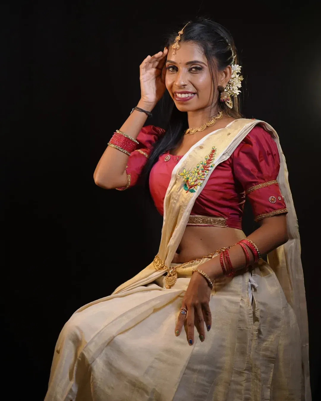 പ്രൊഫഷന്‍ ചൂസ് ചെയ്യുന്ന കാര്യത്തില്‍ ആരെയും നിര്‍ബന്ധിക്കാന്‍ പറ്റില്ലല്ലോ. നമുക്ക് ഇഷ്ടമുള്ള കലാകാരന്റെ ഭാര്യയാണെന്ന് കരുതിയോ പുള്ളി മരിച്ചുപോയെന്ന് കരുതിയോ ജീവിതകാലം മുഴുവന്‍ രേണു ദുഃഖിച്ചിരിക്കേണ്ട കാര്യമില്ല. അവര്‍ക്ക് ഇനിയും ജീവിതമുണ്ട്.