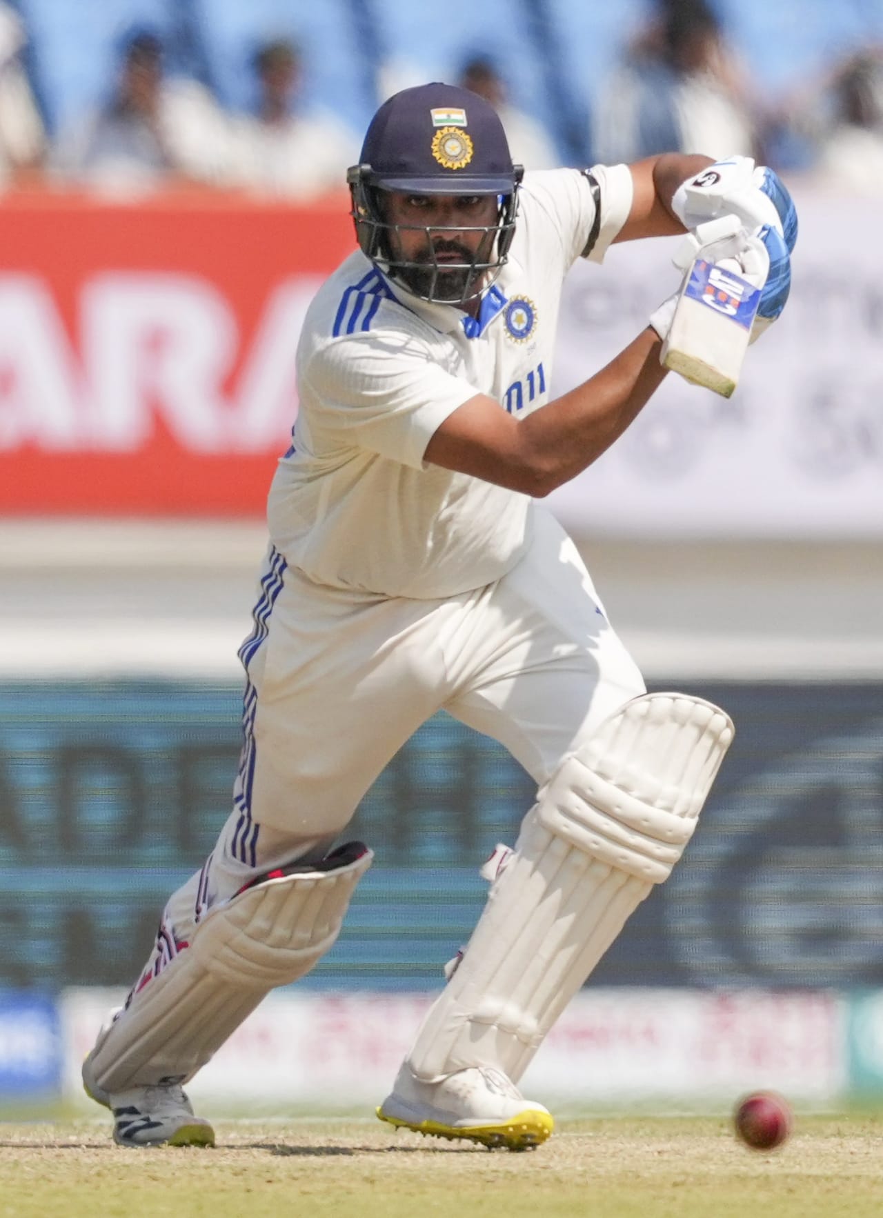 രോഹിത് ശർമ ഇന്ത്യൻ ടെസ്റ്റ് ടീമിൻ്റെ ക്യാപ്റ്റൻസി സ്ഥാനം ഒഴിഞ്ഞതോടെ പുതിയ നായകനെ കണ്ടെത്താനുള്ള തീവ്രശ്രമത്തിലാണ് ഇന്ത്യൻ ക്രിക്കറ്റ് ബോർഡ് ബിസിസിഐ. ഇന്ത്യൻ ക്രിക്കറ്റിലെ തലമുറ കൈമാറ്റത്തിനുള്ള സൂചനയാണ് പല കായിക മാധ്യമങ്ങൾ റിപ്പോർട്ട് ചെയ്യുന്നത്. എന്നാൽ വിപ്ലവകരമായ മാറ്റത്തിനും സാധ്യതയില്ലെന്നും ചില റിപ്പോർട്ടുകൾ സൂചിപ്പിക്കുന്നുണ്ട്. ഇന്ത്യൻ ടെസ്റ്റ് ടീമിൻ്റെ അടുത്ത നായകാനാകാനുള്ള താരങ്ങളുടെ പട്ടിക പരിശോധിക്കാം (Image Courtesy : PTI)