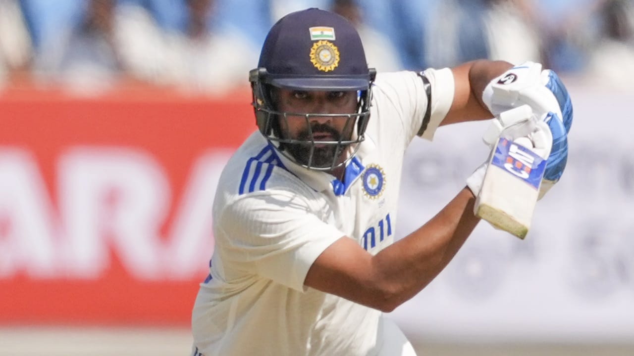 രോഹിതും കോഹ്ലിയും എ പ്ലസ് കരാര്‍ നിലനിര്‍ത്തുമെന്ന് ബിസിസിഐ സ്ഥിരീകരിച്ചു. രണ്ടു പേരും ഇന്ത്യയ്ക്ക് വേണ്ടിയാണ് കളിക്കുന്നത്. എ പ്ലസ് ഗ്രേഡില്‍ തുടരും. ആ ഗ്രേഡിലെ സൗകര്യങ്ങള്‍ ഇരുവര്‍ക്കും ലഭിക്കുമെന്നും ബിസിസിഐ സെക്രട്ടറി ദേവജിത് സൈകിയ ഒരു ദേശീയ മാധ്യത്തോട് പറഞ്ഞു.