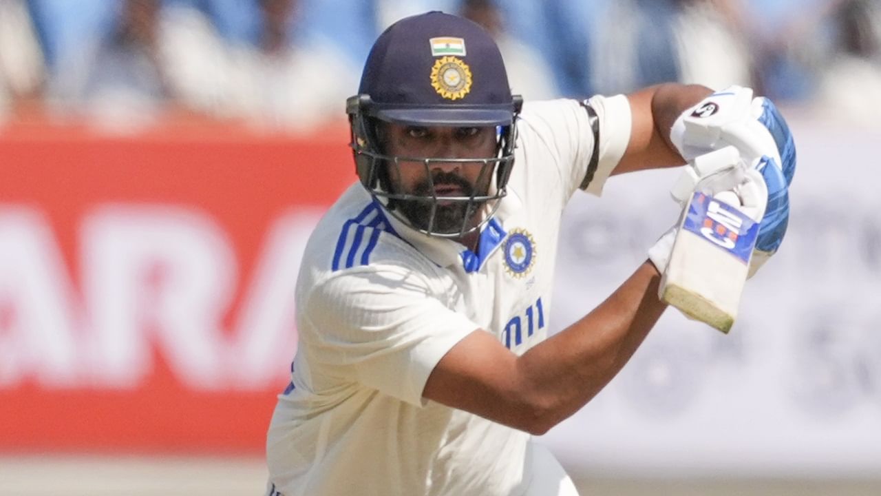 രോഹിതും കോഹ്ലിയും എ പ്ലസ് കരാര്‍ നിലനിര്‍ത്തുമെന്ന് ബിസിസിഐ സ്ഥിരീകരിച്ചു. രണ്ടു പേരും ഇന്ത്യയ്ക്ക് വേണ്ടിയാണ് കളിക്കുന്നത്. എ പ്ലസ് ഗ്രേഡില്‍ തുടരും. ആ ഗ്രേഡിലെ സൗകര്യങ്ങള്‍ ഇരുവര്‍ക്കും ലഭിക്കുമെന്നും ബിസിസിഐ സെക്രട്ടറി ദേവജിത് സൈകിയ ഒരു ദേശീയ മാധ്യത്തോട് പറഞ്ഞു.