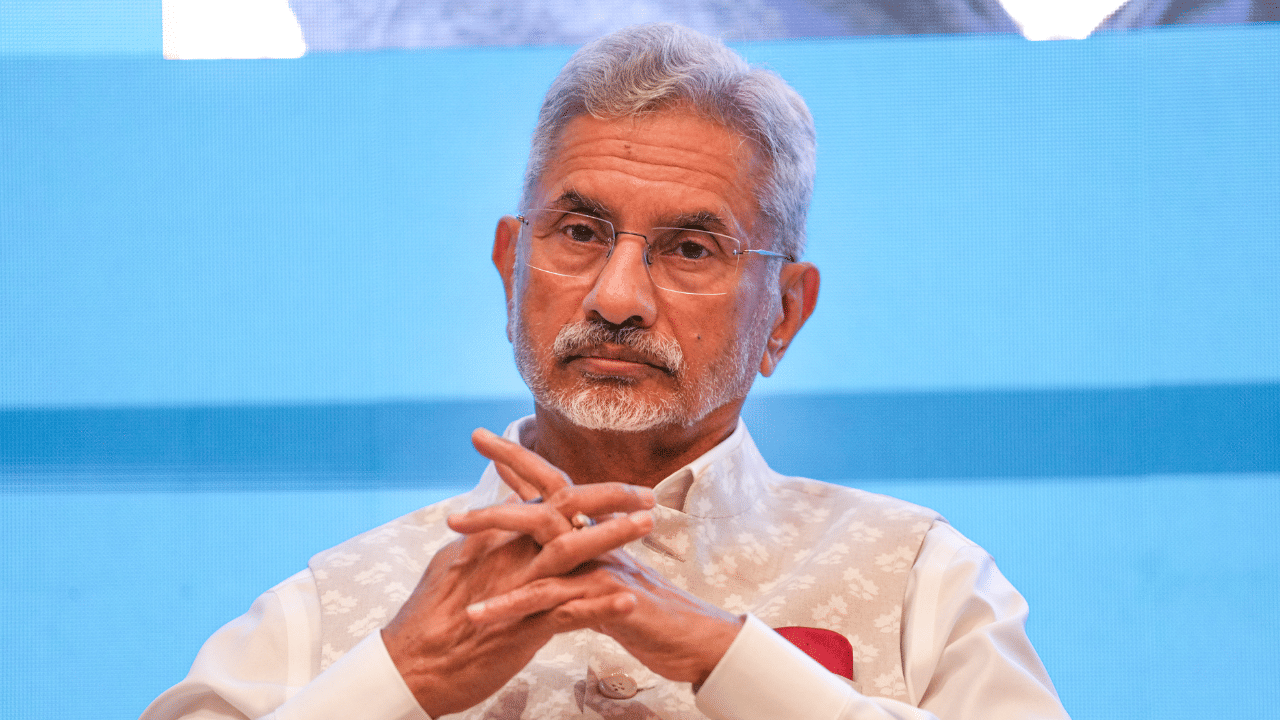 S Jaishankar: ഭീകരർ പാകിസ്താനിലാണെങ്കിൽ അവിടെവെച്ച് ആക്രമിക്കും; ഓപ്പറേഷൻ സിന്ദൂർ അവസാനിച്ചിട്ടില്ലെന്ന് എസ് ജയ്ശങ്കർ S Jaishankar: ഭീകരർ പാകിസ്താനിലാണെങ്കിൽ അവിടെവെച്ച് ആക്രമിക്കും; ഓപ്പറേഷൻ സിന്ദൂർ അവസാനിച്ചിട്ടില്ലെന്ന് എസ് ജയ്ശങ്കർ