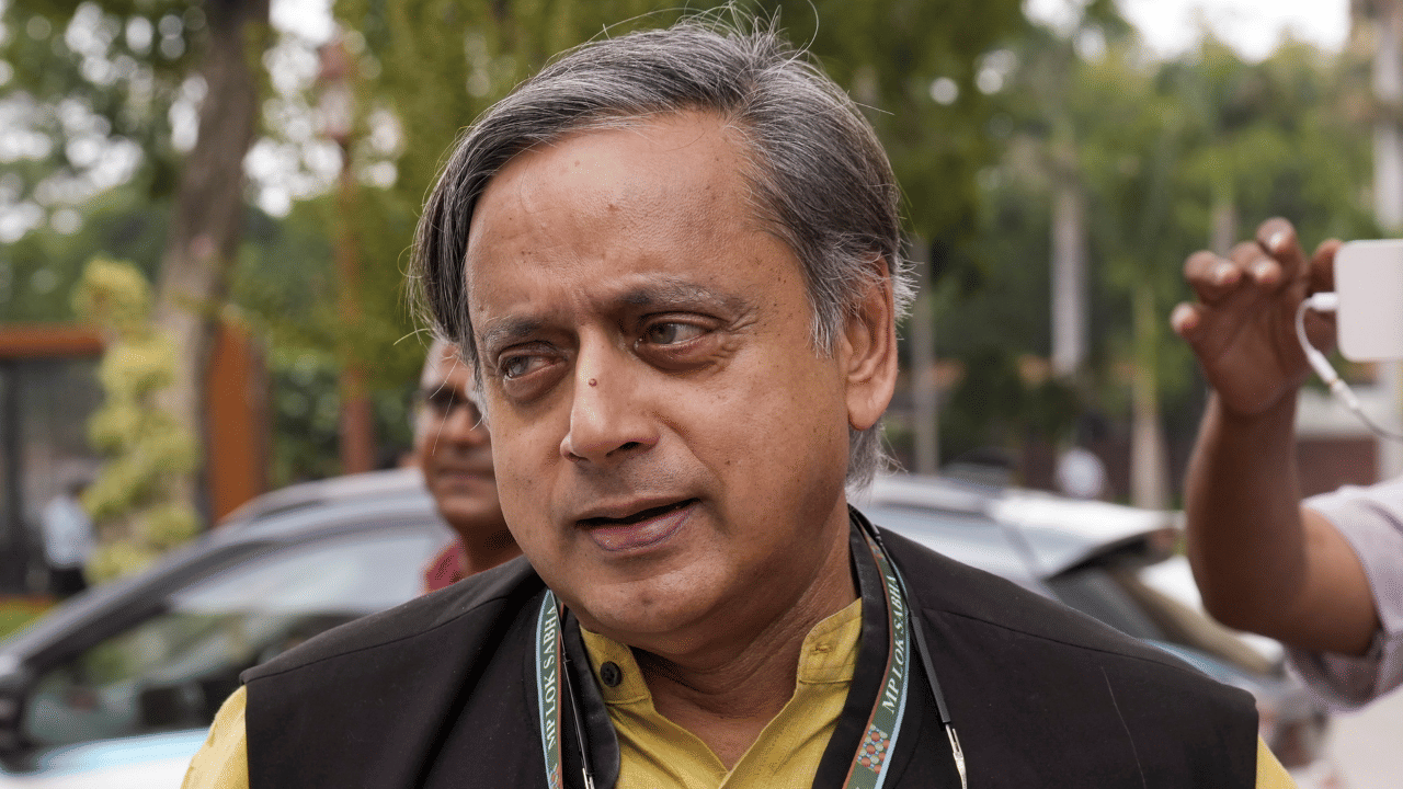 Shashi Tharoor: ഭീകരതയ്ക്ക് ഇരകളായവരോട് സഹതാപം പ്രകടിപ്പിക്കാമായിരുന്നു; കൊളംബിയയുടെ നിലപാടിൽ നിരാശ പ്രകടിപ്പിച്ച് ശശി തരൂർ Shashi Tharoor: ഭീകരതയ്ക്ക് ഇരകളായവരോട് സഹതാപം പ്രകടിപ്പിക്കാമായിരുന്നു; കൊളംബിയയുടെ നിലപാടിൽ നിരാശ പ്രകടിപ്പിച്ച് ശശി തരൂർ