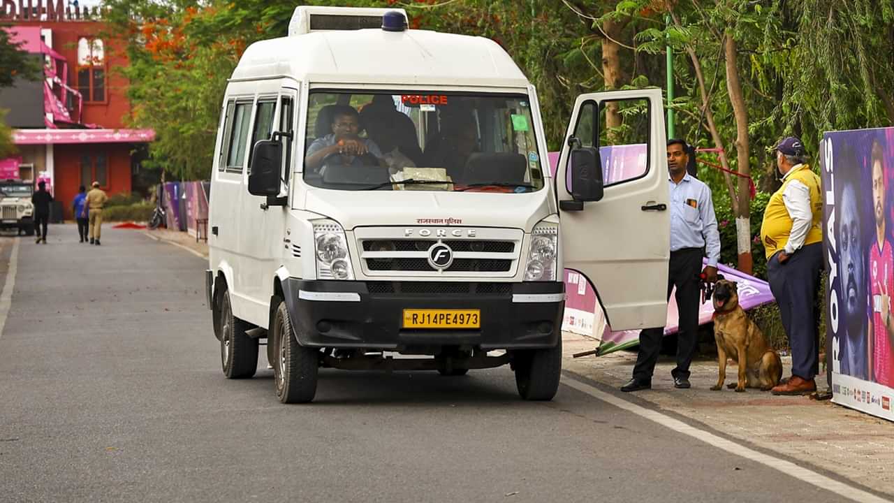 IPL 2025: ഒരാഴ്ചയ്ക്കിടെ നാല് ബോംബ് ഭീഷണി; സവായ് മാന്‍ സിങ് സ്‌റ്റേഡിയത്തില്‍ സുരക്ഷ വര്‍ധിപ്പിച്ചു