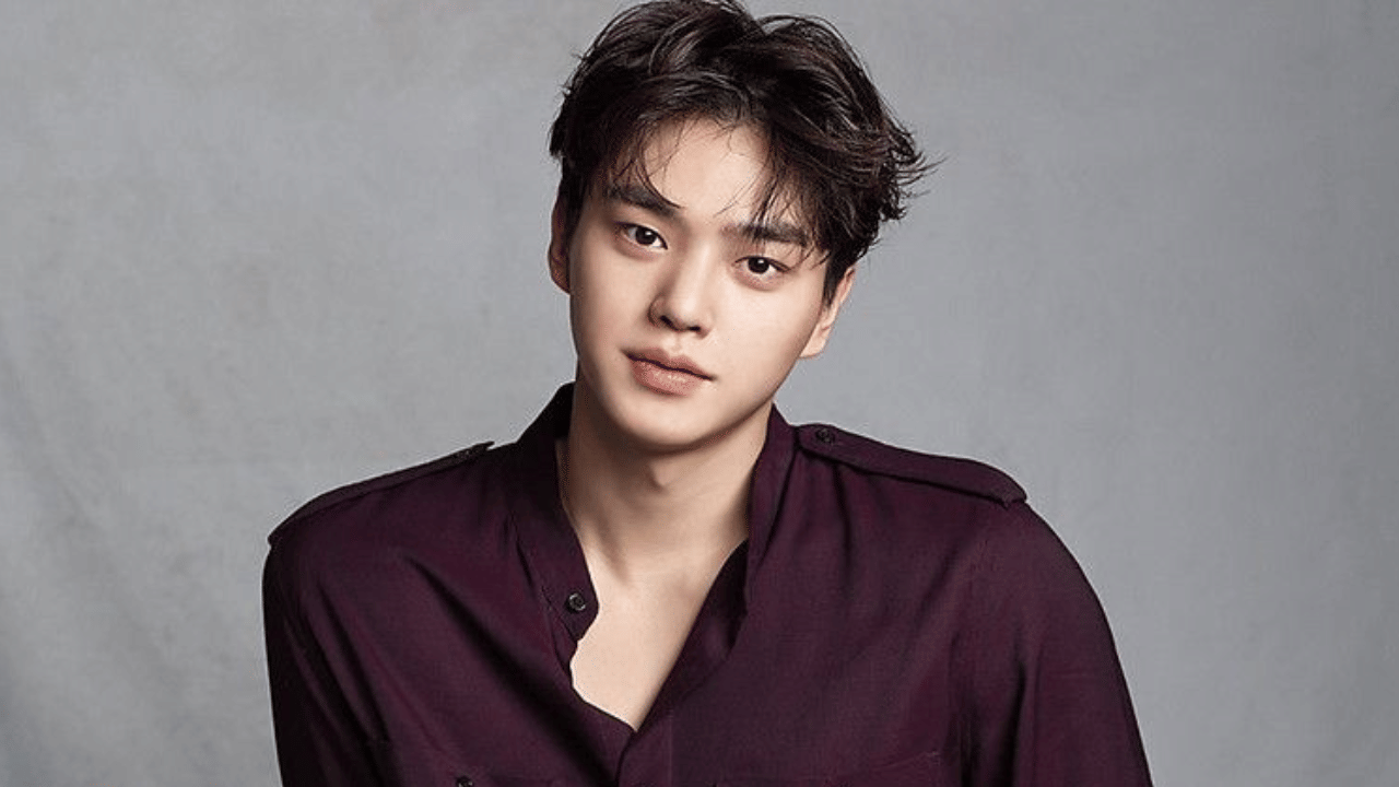 'ലവ് അലാറം', 'സ്വീറ്റ് ഹോം', 'നെവെർത്തലെസ്സ്' തുടങ്ങിയ കെ-ഡ്രാമകളിലൂടെ പ്രശസ്തനായ സോങ് കാങ് 2025 ഡിസംബർ 1-ന് സൈനിക സേവനം പൂർത്തിയാക്കി മടങ്ങിയെത്തും. (Image Credits: Instagram)
