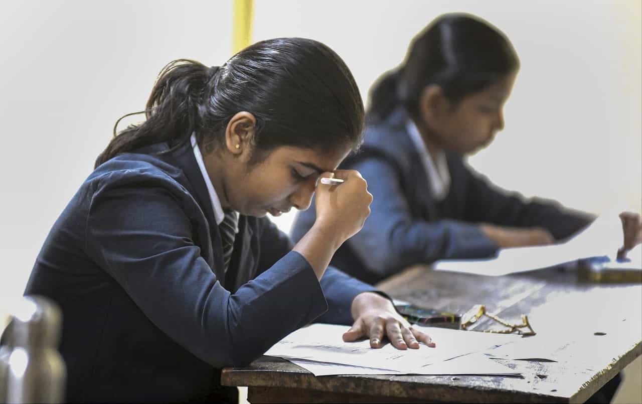 Kerala Christmas Exam Timetable: ക്രിസ്മസ് പരീക്ഷകൾ ഈ ദിവസങ്ങളിൽ... ഹയർസെക്കണ്ടറി രണ്ട് ഘട്ടങ്ങളായി