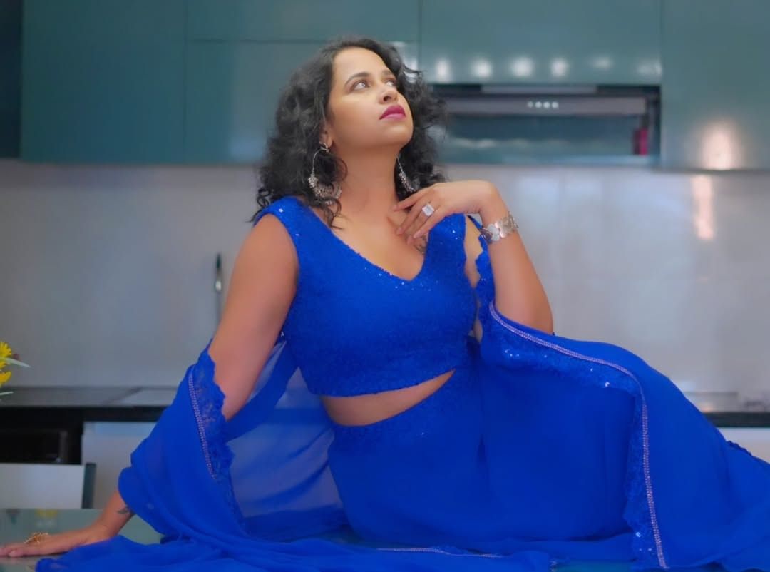 തന്റെ പോസ്റ്റുകള്‍ക്ക് താഴെയെത്തുന്ന കമന്റുകള്‍ക്ക് മറുപടി നല്‍കുന്ന നിരവധി താരങ്ങളുണ്ട്. അക്കൂട്ടത്തില്‍ ഒരാളാണ് സാധിക വേണുഗോപാല്‍. ഇപ്പോഴിതാ താരത്തിന്റെ പുതിയ ചിത്രങ്ങള്‍ വൈറലാകുകയാണ്. നിരവധിയാളുകളാണ് പോസ്റ്റിന് താഴെ കമന്റുമായെത്തിയിരിക്കുന്നത്. (Image Credits: Instagram)