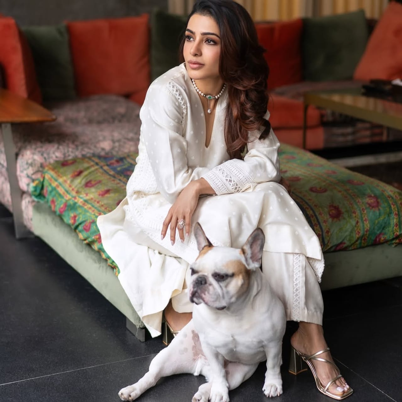 ആരാധകർക്ക് ഏറെ പ്രിയങ്കരിയാണ് നടി സാമന്ത. നാഗചൈതന്യയുമായുള്ള വിവാഹമോചനത്തിനു ശേഷം നടി സാമന്തയുടെ വിവാഹത്തെ കുറിച്ച് നിരവധി ഗോസിപ്പുകൾ സോഷ്യൽ മീഡിയയിൽ പ്രചരിച്ചിരുന്നു. രാജ് ആൻഡ് ഡി.കെയുടെ സംവിധായകൻ രാജ് നിദ്മോരുവമായി സാമന്ത് പ്രണയത്തിലാണെന്ന തരത്തിലുള്ള ഗോസിപ്പുകളും ഇതിനിടെയിൽ ഉയർന്നിരുന്നു. (image credits:instagram)