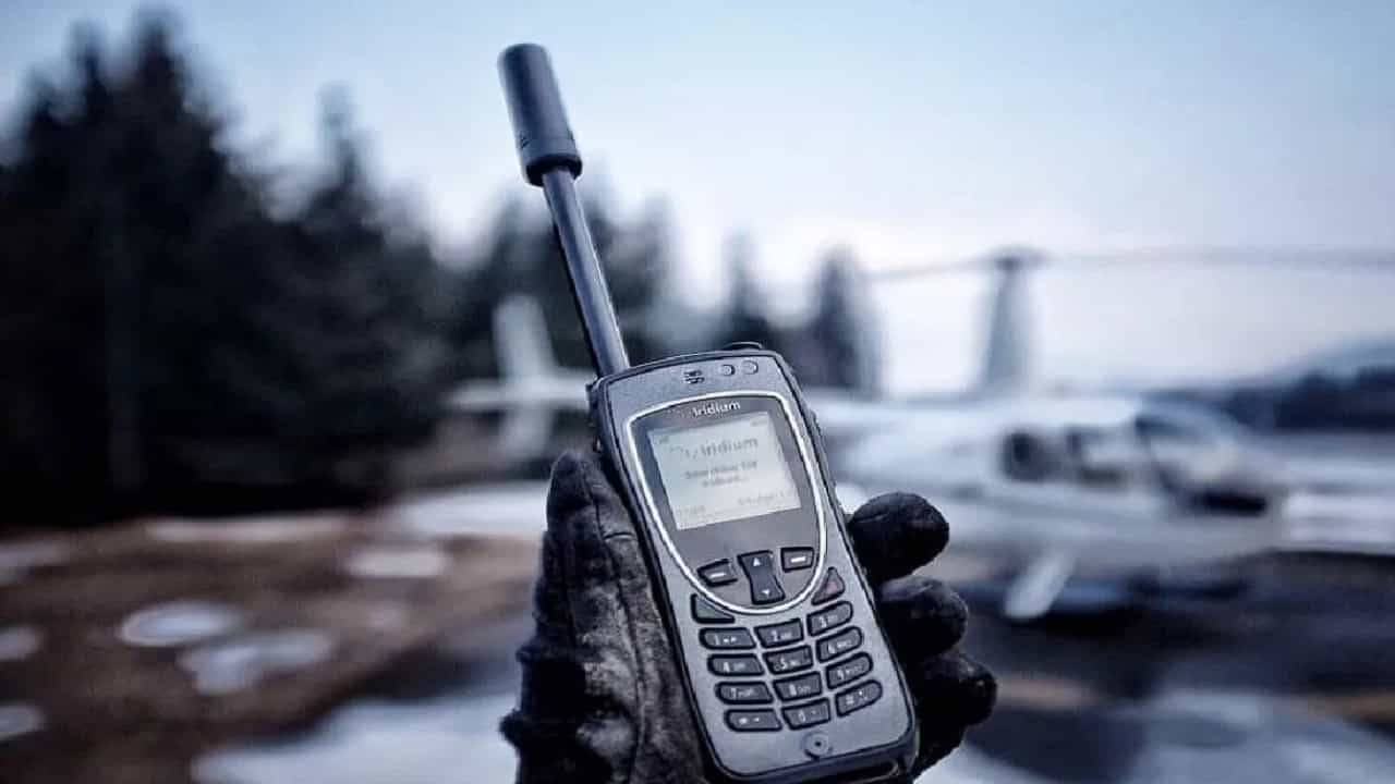 Puducherry Airport : സാറ്റലൈറ്റ് ഫോണുമായി ഡോക്ടറെന്തിന് എയർപോർട്ടിൽ? തടഞ്ഞ് സുരക്ഷ ഉദ്യോഗസ്ഥർ