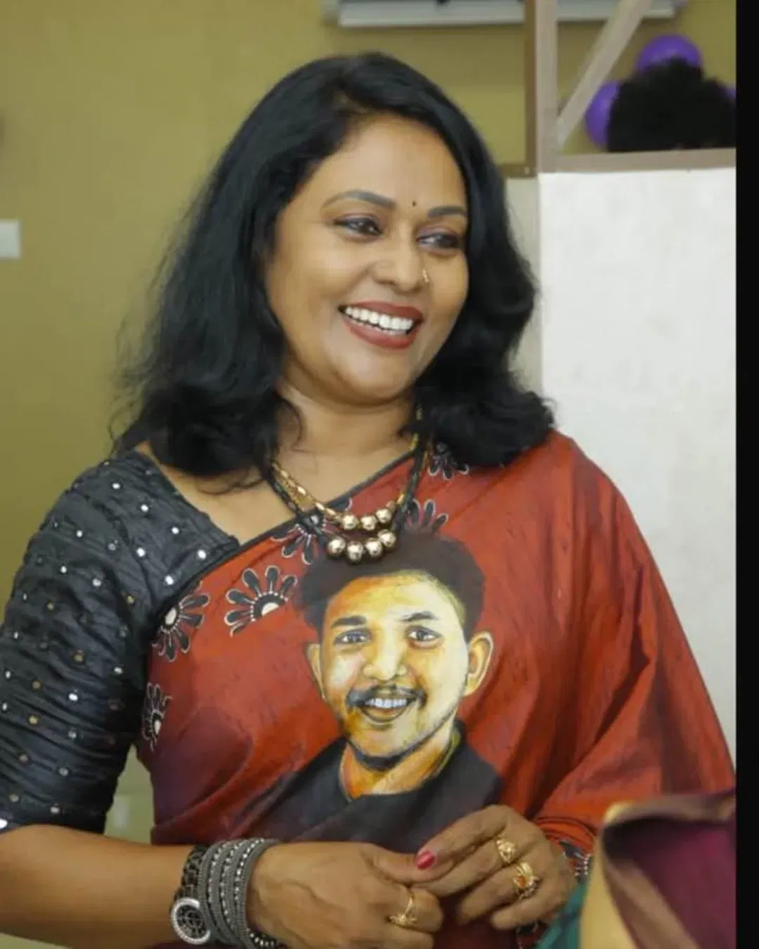 അക്കാര്യം തനിക്കും ശരണ്യയ്ക്കും പറ്റില്ല. എന്നാല് അവളെ വിട്ടുകൊടുക്കാന് പറ്റില്ലല്ലോ. അവളെ വെച്ച് വീഡിയോ ചെയ്യാന് പറ്റില്ലായിരുന്നു. തന്റെ വീഡിയോ എന്തോ ഭാഗ്യം കൊണ്ട് ശ്രദ്ധിക്കപ്പെട്ടു. അതിന് വലിയൊരു തുക വന്നു. എത്ര കിട്ടിയെന്ന് ശരണ്യയുടെ അമ്മയോട് ചോദിച്ചിട്ടില്ല.