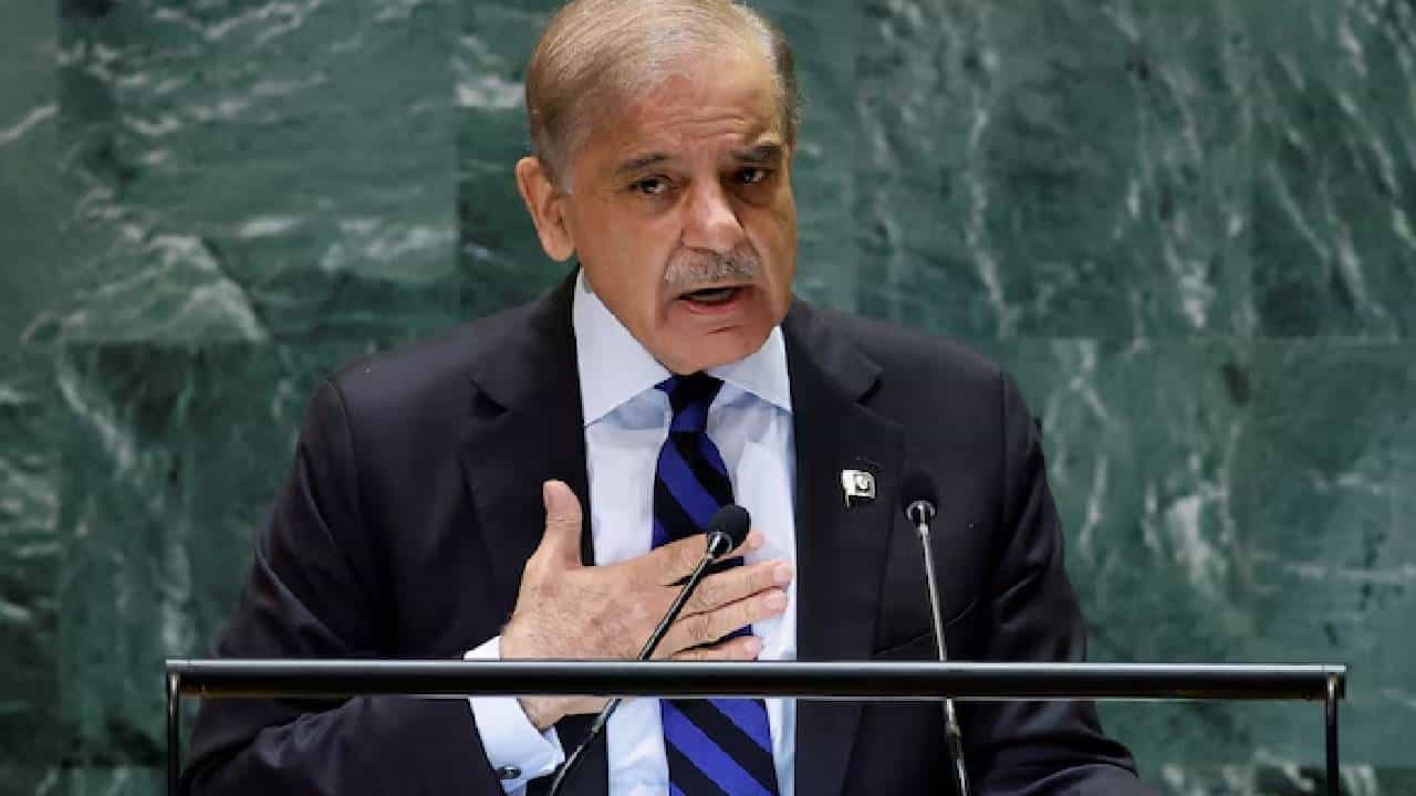 Pakistan PM Shehbaz Sharif: തീരുമാനം എടുക്കാൻ കഴിയാത്ത പ്രധാനമന്ത്രി, തീവ്രവാദികളെ സഹായിക്കുന്ന ആൾ, പാകിസ്ഥാന്‍റെ ഏറ്റവും ദുർബലൻ; ആരാണ് ഷഹബാസ് ഷെരീഫ്?