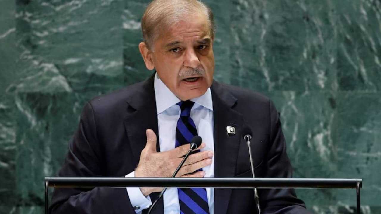 Pakistan PM Shehbaz Sharif: തീരുമാനം എടുക്കാൻ കഴിയാത്ത പ്രധാനമന്ത്രി, തീവ്രവാദികളെ സഹായിക്കുന്ന ആൾ, പാകിസ്ഥാന്‍റെ ഏറ്റവും ദുർബലൻ; ആരാണ് ഷഹബാസ് ഷെരീഫ്?