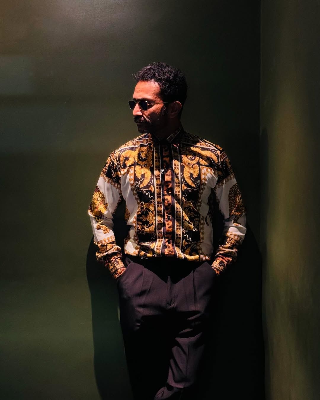 തങ്ങള് നാടിനെ നശിപ്പിക്കാന് ഒന്നും ചെയ്തിട്ടില്ലെന്നും എന്തെങ്കിലും നാശം ഉണ്ടായിട്ടുണ്ടെങ്കില് അത് തങ്ങള്ക്ക് മാത്രമാണെന്നും ഷൈന് പറയുന്നു. എന്തെങ്കിലും ശരിയാകാനുണ്ടെങ്കില് അത് താനാണ്. ഇങ്ങനെ മുന്നോട്ട് പോയിട്ട് കാര്യമില്ലെന്നും ഷൈന് കൂട്ടിച്ചേര്ത്തു.