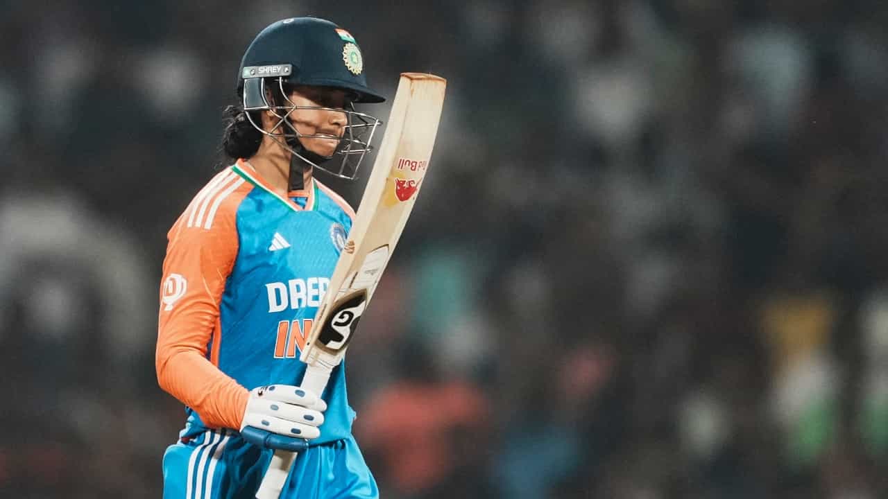 Smriti Mandhana: ഏകദിനത്തിൽ 11ആം സെഞ്ചുറി; ക്രിക്കറ്റ് ചരിത്രത്തിൽ റെക്കോർഡിട്ട് സ്മൃതി മന്ദന Smriti Mandhana: ഏകദിനത്തിൽ 11ആം സെഞ്ചുറി; ക്രിക്കറ്റ് ചരിത്രത്തിൽ റെക്കോർഡിട്ട് സ്മൃതി മന്ദന