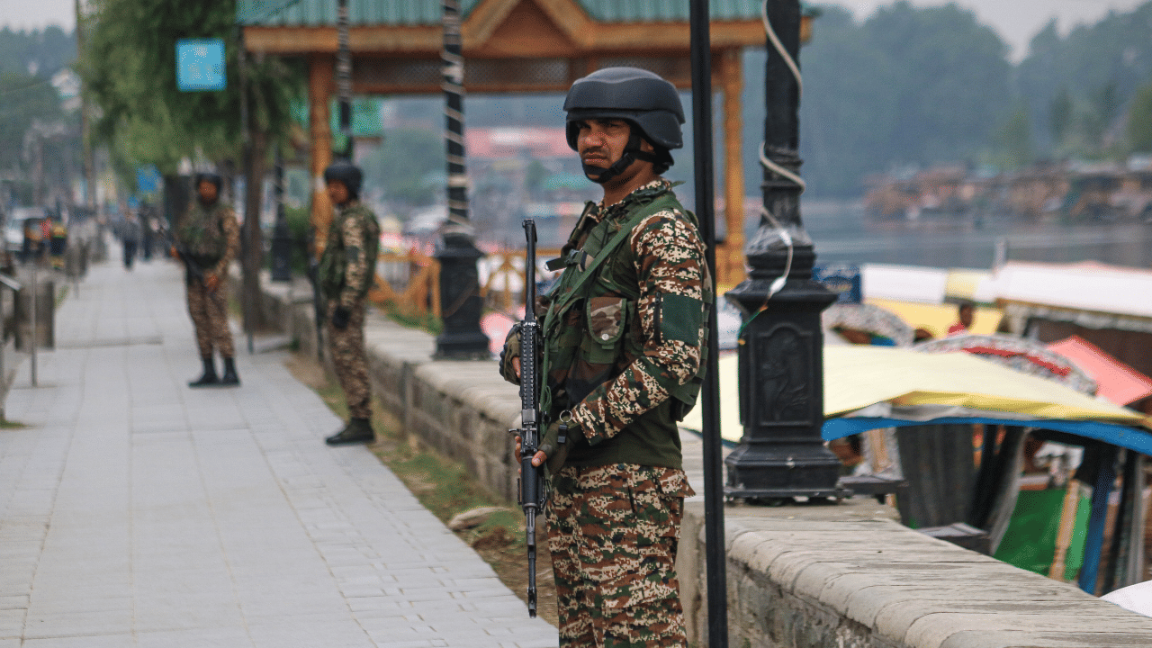 Territorial Army Recruitment 2025: ഇന്ത്യ-പാക് സംഘർഷം; ടെറിട്ടോറിയൽ ആർമിയിലേക്ക് സിവിലിയൻസിനെ ക്ഷണിച്ചു, 19 ഒഴിവുകൾ Territorial Army Recruitment 2025: ഇന്ത്യ-പാക് സംഘർഷം; ടെറിട്ടോറിയൽ ആർമിയിലേക്ക് സിവിലിയൻസിനെ ക്ഷണിച്ചു, 19 ഒഴിവുകൾ