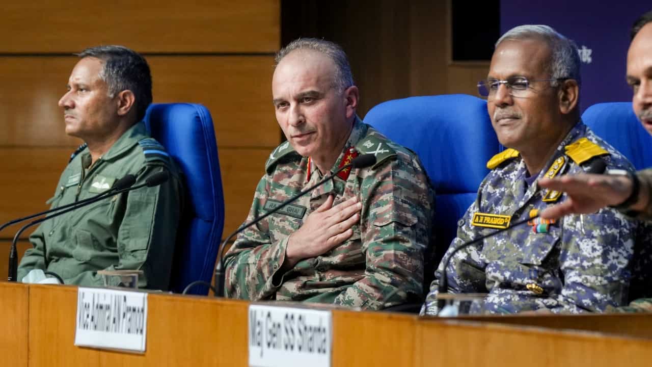 India Pakistan Conflict: ഇന്ത്യയും പാകിസ്താനും തമ്മിലുള്ള ചർച്ച നീക്കിവച്ചു; ഡിജിഎംഒ ചർച്ച നടക്കുക അഞ്ച് മണിക്ക്