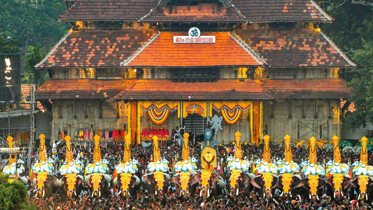 ചരിത്രപ്രസിദ്ധമായ തൃശ്ശൂർ പൂരം മെയ് 6ന്. ഇന്ന് നെയ്തലക്കാവിലമ്മയുടെ തിടമ്പേറ്റി തെക്കേഗോപുരനട തുറന്ന് എറണാകുളം ശിവകുമാർ പൂരവിളംബരം നടത്തി.