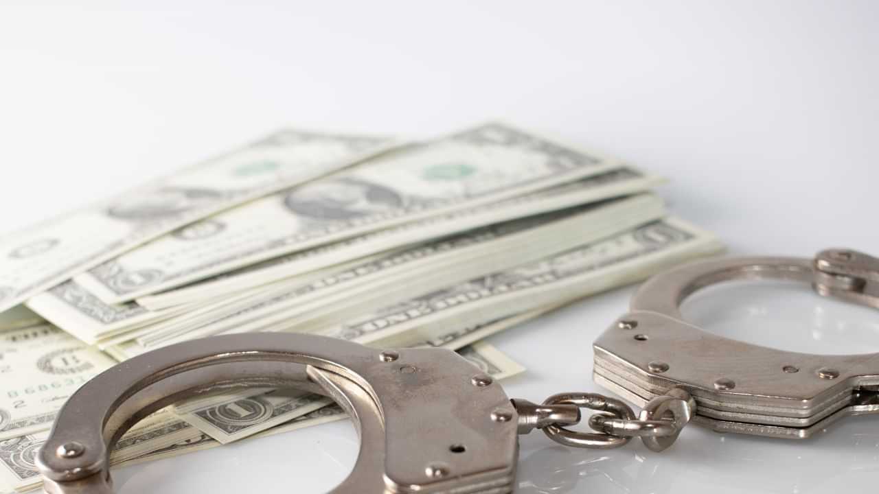 UAE Money Depositing Rule : പ്രവാസികൾ ശ്രദ്ധിക്കുക! മറ്റൊരാളുടെ ഐഡി ഉപയോഗിച്ച് പണം നിക്ഷേപിച്ചാൽ കള്ളപ്പണം വെളുപ്പിക്കലാകാം... UAE Money Depositing Rule : പ്രവാസികൾ ശ്രദ്ധിക്കുക! മറ്റൊരാളുടെ ഐഡി ഉപയോഗിച്ച് പണം നിക്ഷേപിച്ചാൽ കള്ളപ്പണം വെളുപ്പിക്കലാകാം...