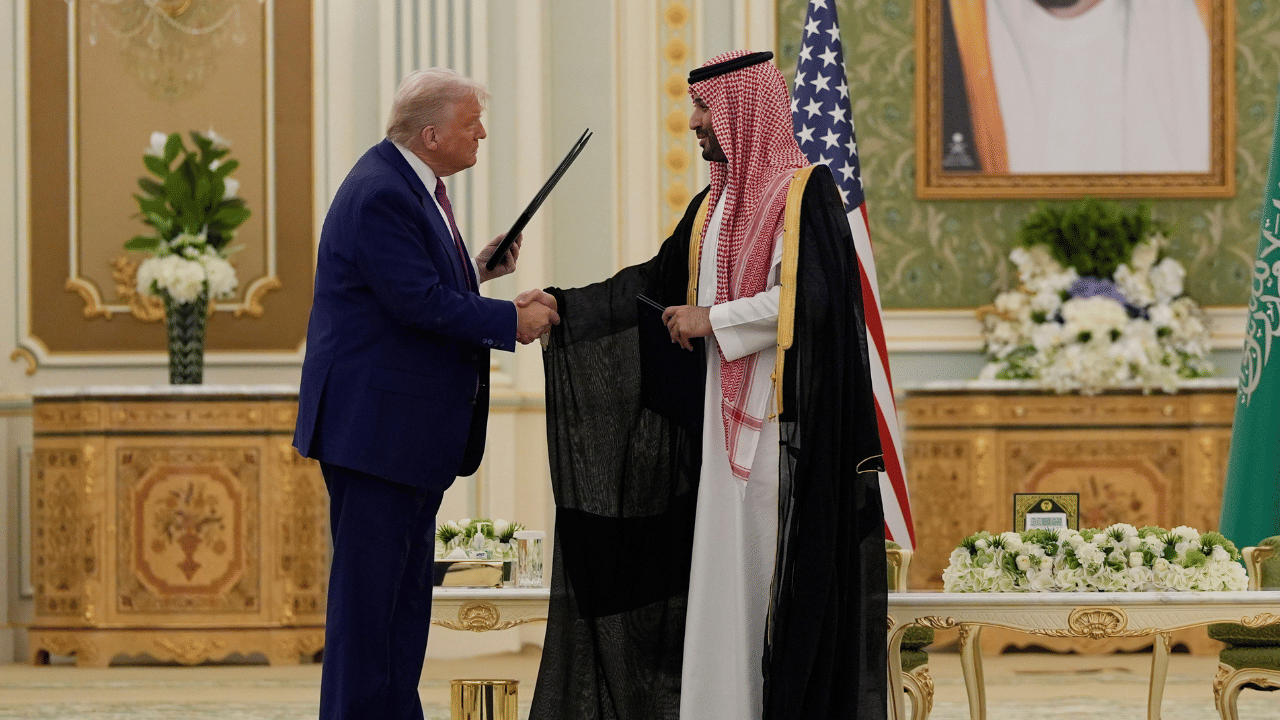 US - Saudi Arabia Defence Deal: 142 ബില്യൺ ഡോളറിന്റെ പ്രതിരോധ കരാറിൽ ഒപ്പുവച്ച് അമേരിക്കയും സൗദി അറേബ്യയും US - Saudi Arabia Defence Deal: 142 ബില്യൺ ഡോളറിന്റെ പ്രതിരോധ കരാറിൽ ഒപ്പുവച്ച് അമേരിക്കയും സൗദി അറേബ്യയും