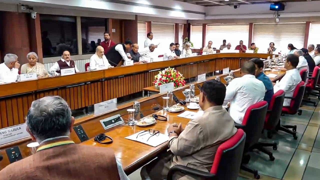 India-Pakistan Conflict: ഡല്‍ഹിയില്‍ നിർണായക നീക്കം; അടിയന്തര യോഗം വിളിച്ച് പ്രതിരോധമന്ത്രി