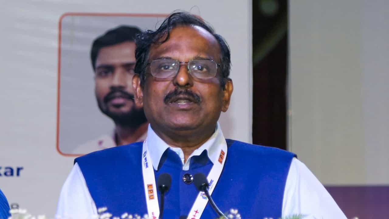 Isro satellites : അതിര്ത്തിയില് സൈന്യമെങ്കില് ആകാശത്ത് ഉപഗ്രഹങ്ങള്, അതും 10 എണ്ണം; ഇന്ത്യയുടെ ഡബിള് സുരക്ഷയെക്കുറിച്ച് ഐഎസ്ആര്ഒ Isro satellites : അതിര്ത്തിയില് സൈന്യമെങ്കില് ആകാശത്ത് ഉപഗ്രഹങ്ങള്, അതും 10 എണ്ണം; ഇന്ത്യയുടെ ഡബിള് സുരക്ഷയെക്കുറിച്ച് ഐഎസ്ആര്ഒ