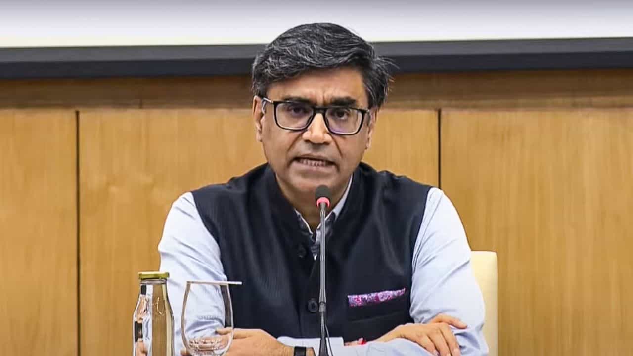 India Pakistan Tensions: ജനാധിപത്യത്തിന്റെ മുഖമുദ്രയാണ് വിമര്‍ശനം, പാകിസ്ഥാന് അത് അത്ഭുതമായി തോന്നിയേക്കാം: കേന്ദ്രം