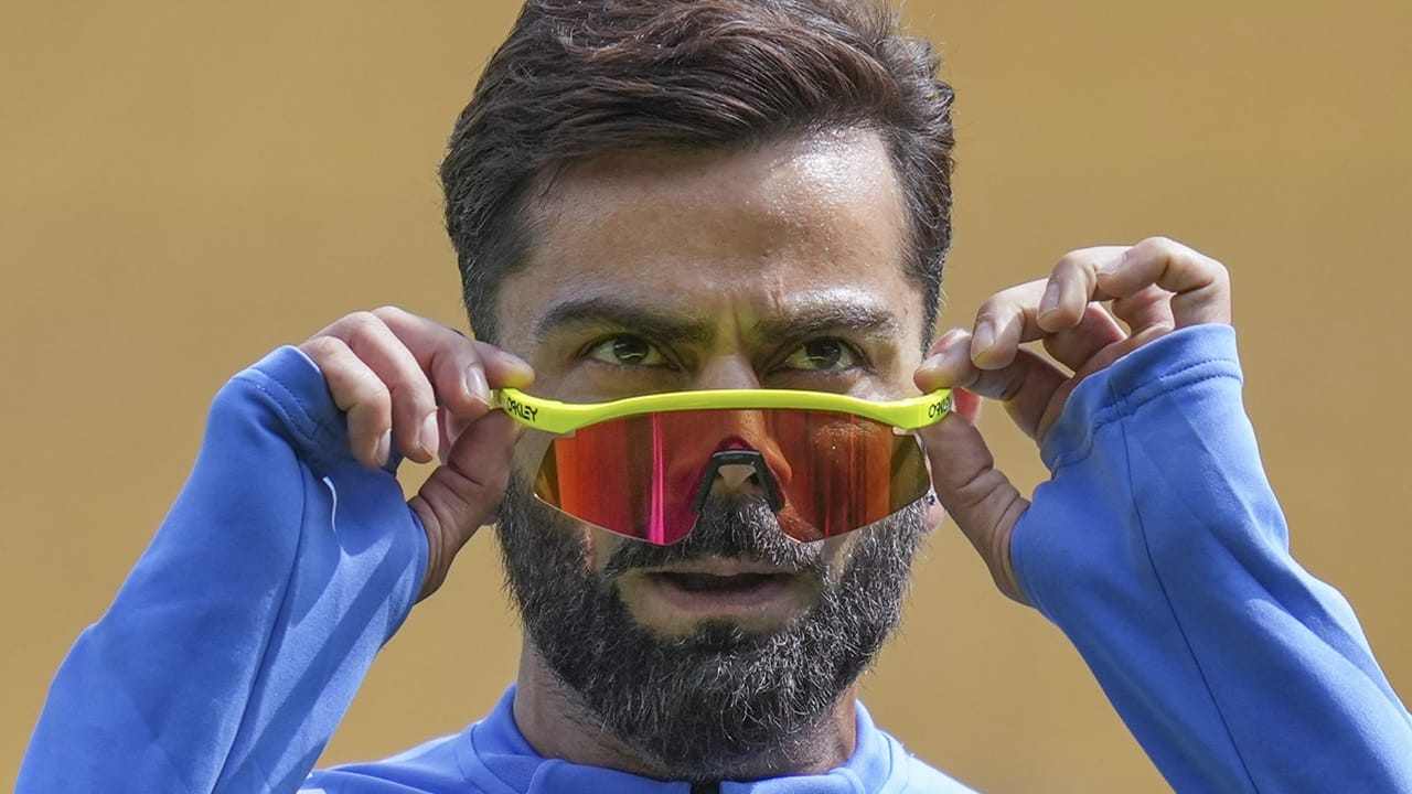 2024 ഒക്ടോബർ 1 മുതൽ 2025 സെപ്റ്റംബർ 30 വരെയുള്ള കാലയളവിലേക്കുള്ള കരാറുകൾ നേരത്തെ തീരുമാനിച്ചിരുന്നു. ഈ സാഹചര്യത്തില്‍ ഈ കാലയളവ് തീരുന്നതുവരെ താരങ്ങളുടെ നിലവിലെ ഗ്രേഡിനെ അത് ബാധിക്കില്ല. സാധാരണ മൂന്ന് ഫോര്‍മാറ്റുകളിലുമുള്ള താരങ്ങള്‍ക്കാണ് ബിസിസിഐ എ പ്ലസ് കരാര്‍ നല്‍കുന്നത്.