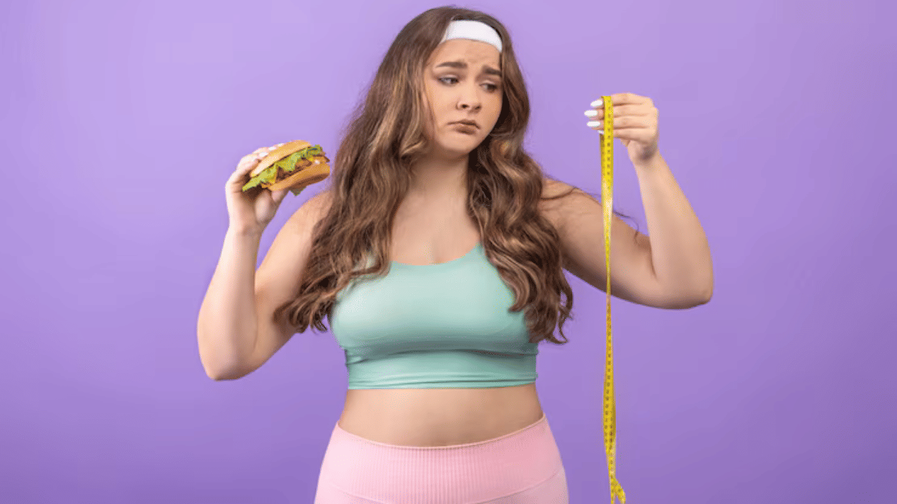 പിസിഒഎസ്, തൈറോയിഡ്, ഹോർമോണുകളുടെ അസന്തുലിതാവസ്ഥ എന്നിവയുൾപ്പെടെയുള്ള മറ്റ് ആരോഗ്യ പ്രശ്നങ്ങൾ സ്ത്രീകളിൽ സാധാരണമാണ്. അത്തരം രോഗങ്ങൾ ഒരാളുടെ മെറ്റബോളിസത്തിന്റെ പ്രവർത്തനം മന്ദഗതിയിലാക്കുകയും, കൊഴുപ്പ് സംഭരണം വർദ്ധിപ്പിക്കുകയും, ശരീരഭാരം കുറയ്ക്കുന്നത് വളരെ ബുദ്ധിമുട്ടാക്കുകയും ചെയ്യുന്നു.