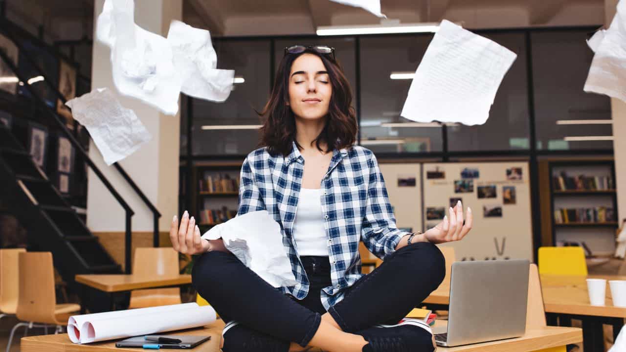 Work Life Balance: ജോലി സ്ഥലത്ത് എത്ര സമയം ഇരിക്കുന്നുണ്ടോ? വര്ക്ക് ലൈഫ് ബാലന്സ് തെറ്റുന്നതിന്റെ ലക്ഷണങ്ങള് Work Life Balance: ജോലി സ്ഥലത്ത് എത്ര സമയം ഇരിക്കുന്നുണ്ടോ? വര്ക്ക് ലൈഫ് ബാലന്സ് തെറ്റുന്നതിന്റെ ലക്ഷണങ്ങള്