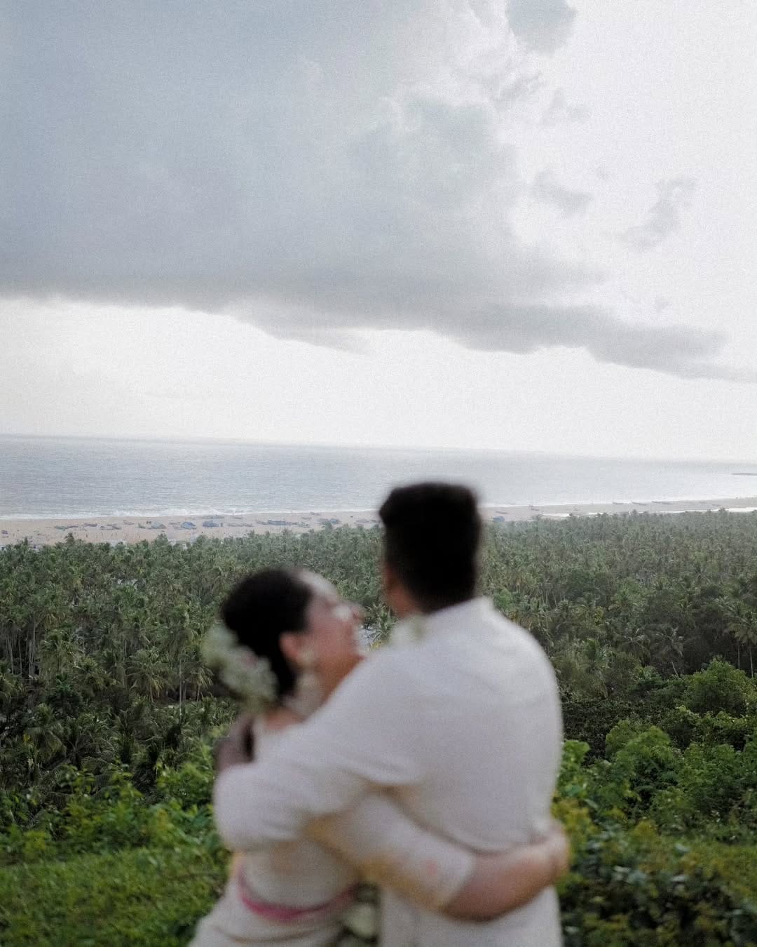 ഇതിനു ശേഷം നിരവധി ആരാധകരാണ് സിബിനുള്ളത്. ആര്യയും മുൻ ബി​ഗ് ബോസ് മത്സരാർത്ഥിയാണ്. ഇതിനിടെയിലാണ് കഴിഞ്ഞ ദിവസം സിബിനും ആര്യയും വിവാഹിതരാകാൻ പോകുന്നുവെന്ന വിവരം പുറത്തുവന്നത്. ഇരുവരും തങ്ങളുടെ ഇൻസ്റ്റാ​ഗ്രാം പേജിലൂടെയാണ്  നിശ്ചയം കഴിഞ്ഞ വിവരം ആരാധകരുമായി പങ്കുവച്ചത്.