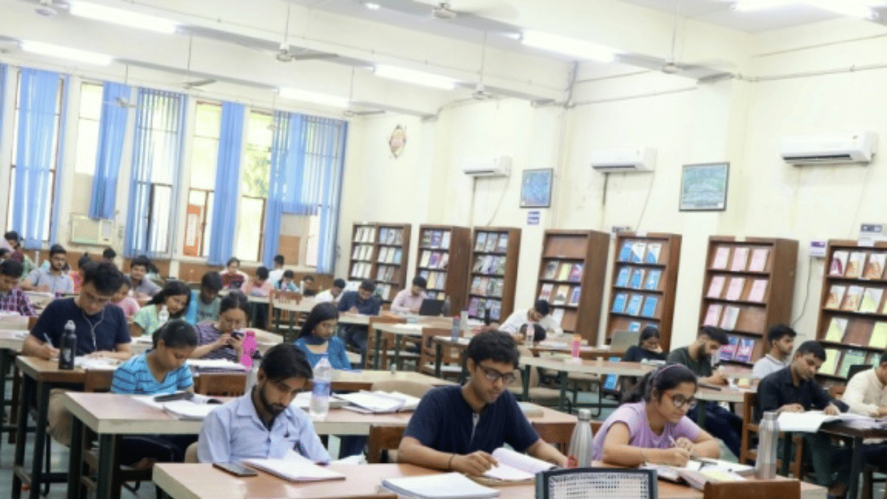 Top 10 Colleges in India : പഠനം കഴിഞ്ഞാൽ മികച്ച വഴികൾ തെളിയും, കേന്ദ്ര വിദ്യാഭ്യാസ മന്ത്രാലയം പറയുന്ന രാജ്യത്തെ മികച്ച കോളേജുകൾ ഇവയെല്ലാം