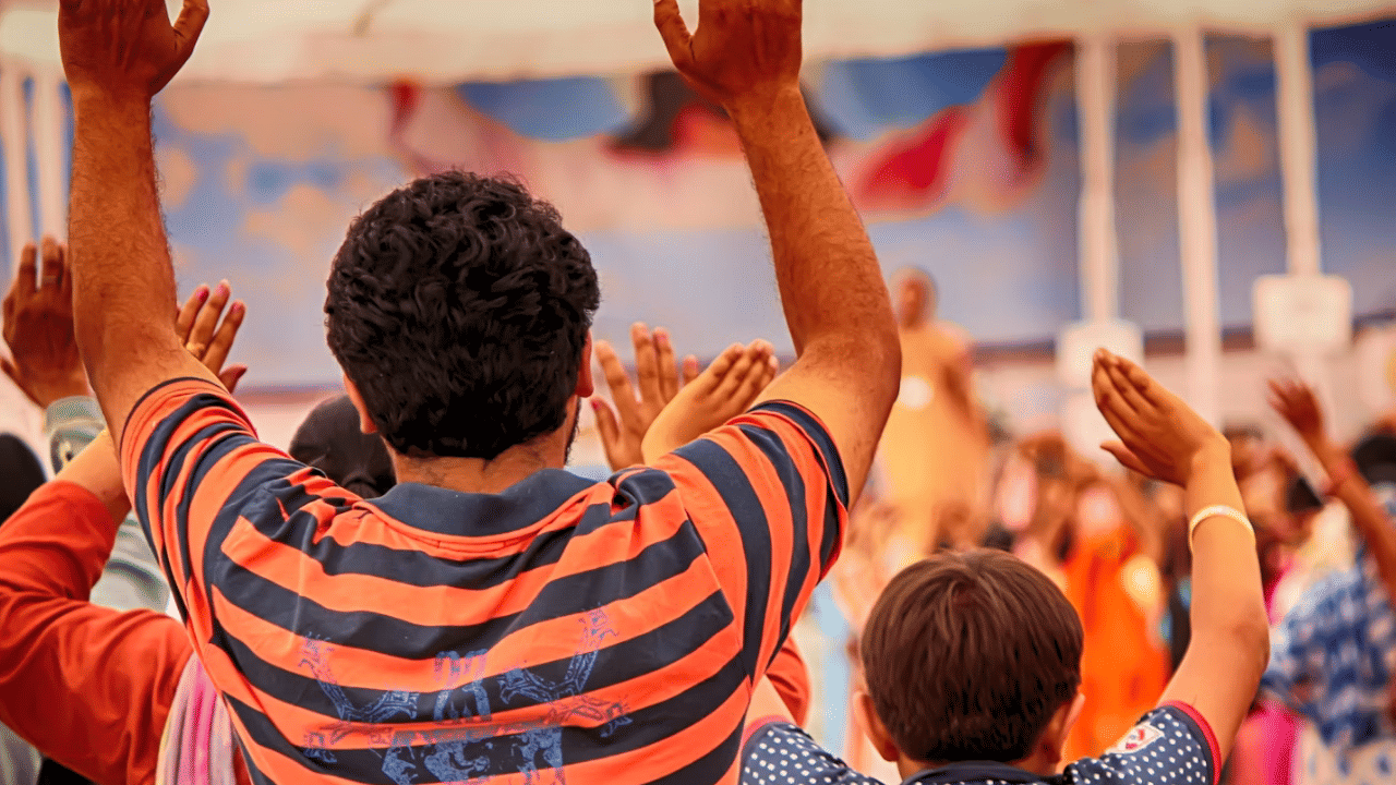 Mystery of captain Shah Baba : ബ്രിട്ടീഷ് സൈനികൻ, മരിച്ചപ്പോൾ ക്യാപ്റ്റൻ ഷാ ബാബയായി, വഴിപാടായി സിഗരറ്റുകൾ, അത്ഭുതപ്പെടുത്തുന്നു ഈ കല്ലറ