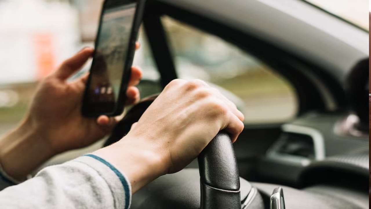 ഒരു വര്‍ഷത്തേക്ക് 3000 രൂപയാകും അടയ്‌ക്കേണ്ടത്. ഇതുവഴി ദേശീയ പാതകളിലും, എക്‌സ്പ്രസ് വേകളിലും ബുദ്ധിമുട്ടുകളില്ലാതെ യാത്ര ചെയ്യാനാകും. തടസങ്ങളില്ലാതെ യാത്ര ഒരുക്കുകയാണ് ഇതിലൂടെ ലക്ഷ്യമിടുന്നതെന്നാണ് റിപ്പോര്‍ട്ട്. 