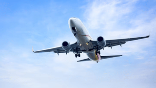 Emmanuel Macron: ഭാര്യയ്‌ക്കെന്ത് പ്രസിഡന്റ്! അടിച്ചതല്ല ബ്രിജിറ്റിന്റെ ഒരു തമാശയായിരുന്നു അതെന്ന് മാക്രോണ്‍