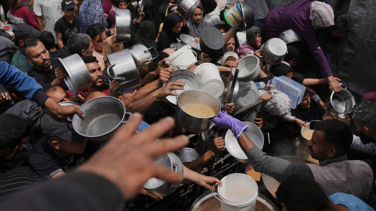 Gaza Aid Trucks Looted: ഗാസയിലേക്കുള്ള സഹായ ട്രക്കുകൾ കൊള്ളയടിക്കപ്പെട്ടു; ലക്ഷ്യത്തിലെത്തിയത് ഒരു ട്രക്ക് മാത്രം