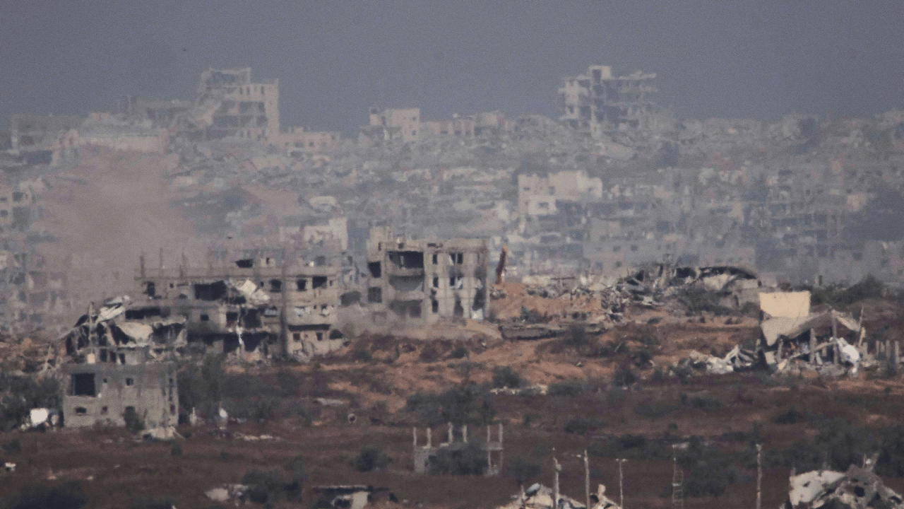 Gaza Doctor Children Killed: യുദ്ധമുഖത്തെ ഡ്യൂട്ടിക്കിടെ മുന്നിലെത്തിയത് ഒമ്പത് മക്കളുടെ മൃതദേഹങ്ങൾ; നോവായി ഗാസയിലെ ഡോക്ടർ ദമ്പതികൾ