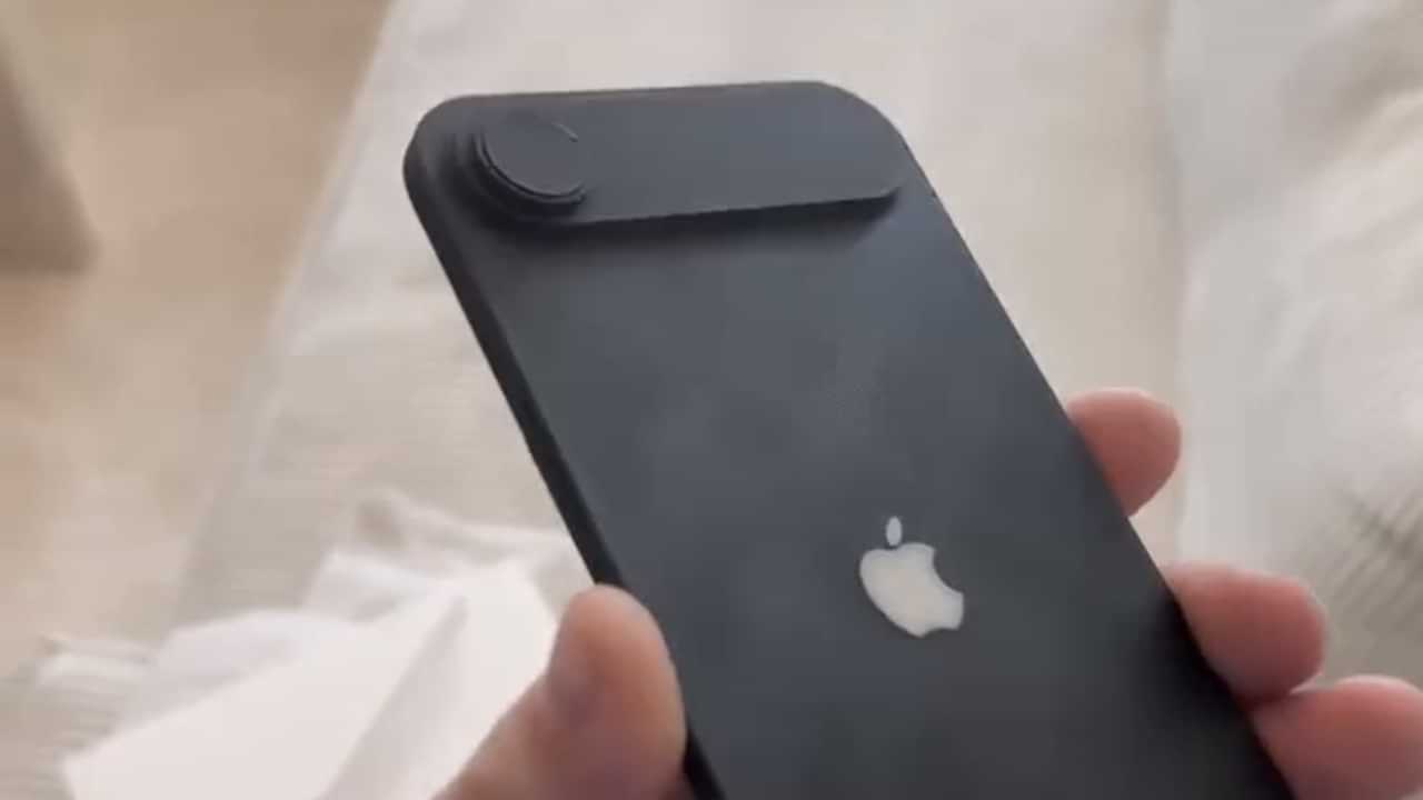 iPhone 17 Air: ഐഫോൺ 16 പ്രോയെക്കാൾ കനം കുറയും; ഐഫോൺ 17 എയറിൻ്റെ ഹാൻഡ്സ് ഓൺ വിഡിയോ പ്രചരിക്കുന്നു iPhone 17 Air: ഐഫോൺ 16 പ്രോയെക്കാൾ കനം കുറയും; ഐഫോൺ 17 എയറിൻ്റെ ഹാൻഡ്സ് ഓൺ വിഡിയോ പ്രചരിക്കുന്നു