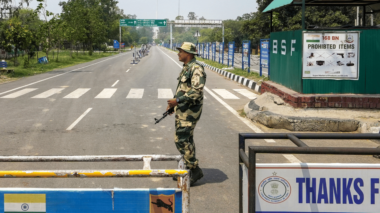 India Pakistan Conflict: ഇന്ത്യ-പാക് സംഘർഷം; ജമ്മു കശ്മീരിലെ അതിർത്തി മേഖലകളൊഴിച്ചുള്ള സ്കൂളുകൾ ഇന്ന് തുറക്കും