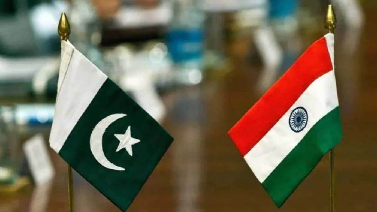 Pakistan FM Stations: ഇന്ത്യൻ പാട്ടുകൾ ഇനി കേൾക്കാൻ പാടില്ല; പാക്ക് എഫ്എം സ്റ്റേഷനുകളിൽ വിലക്ക്
