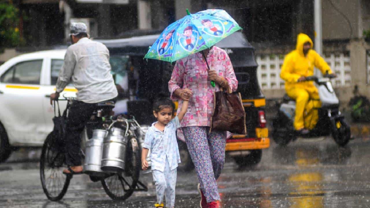 Kerala Rain Alert Update: മഴ മുന്നറിയിപ്പില്‍ മാറ്റം, സംസ്ഥാനത്ത് അതിതീവ്ര മഴ; രണ്ടിടത്ത് റെഡ് അലര്‍ട്ട്, 12 ജില്ലകളില്‍ ഓറഞ്ച് അലര്‍ട്ട്