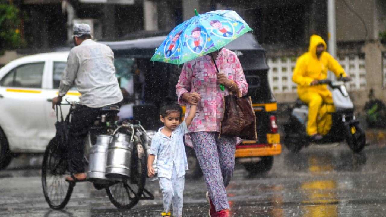 Kerala Rain Alert Update: മഴ മുന്നറിയിപ്പില്‍ മാറ്റം, സംസ്ഥാനത്ത് അതിതീവ്ര മഴ; രണ്ടിടത്ത് റെഡ് അലര്‍ട്ട്, 12 ജില്ലകളില്‍ ഓറഞ്ച് അലര്‍ട്ട്