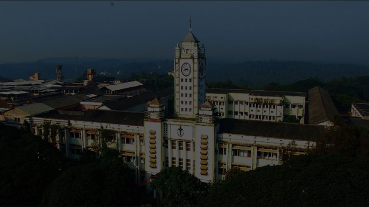 Kozhikode Medical college Fire : കോഴിക്കോട് മെഡിക്കല് കോളേജിലെ തീപിടിത്തം; മെഡിക്കല് ബോര്ഡ് യോഗം ഉടന്; കെട്ടിടം സീല് ചെയ്തു Kozhikode Medical college Fire : കോഴിക്കോട് മെഡിക്കല് കോളേജിലെ തീപിടിത്തം; മെഡിക്കല് ബോര്ഡ് യോഗം ഉടന്; കെട്ടിടം സീല് ചെയ്തു