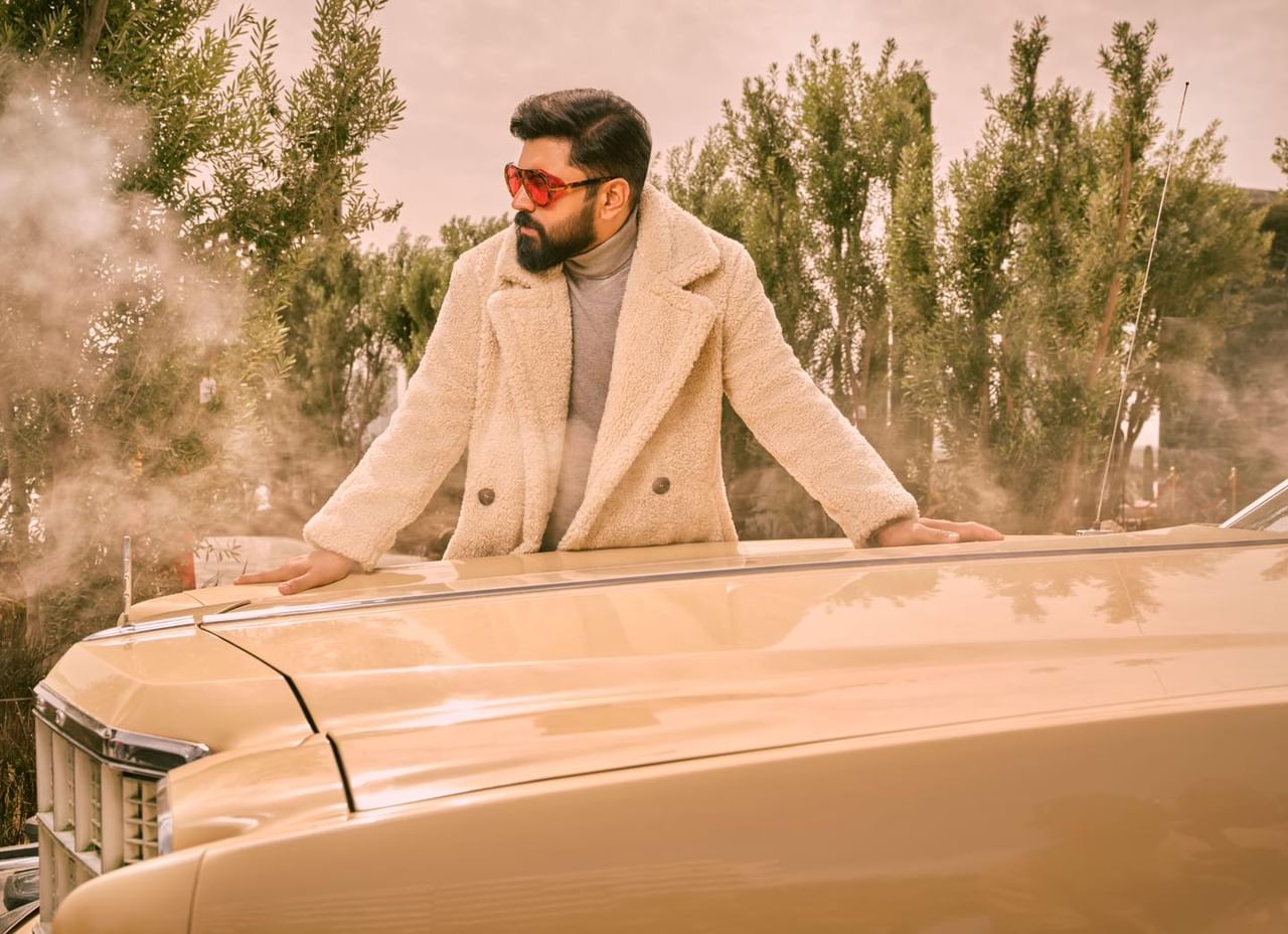 എന്നാൽ പിന്നീട് സത്യം പുറത്ത് വരുകയായിരുന്നു. പഴയ നിവിന്റെ തിരിച്ചുവരവ് ഇനി കാണാൻ പറ്റില്ലെന്ന് പറഞ്ഞവരും ഉണ്ട്. ഇതിനുള്ള മറുപടിയായിരുന്നു നിവിന്‍ ഏറ്റവുമൊടുവില്‍ പങ്കുവച്ച ഫോട്ടോയും ക്യാപ്ഷനും. രൂപം കൊണ്ടും ലുക്ക് കൊണ്ടും നിവിന്‍ തന്റെ പഴയ നിലയിലേക്ക് തിരിച്ചെത്തിയിരിക്കുകയാണ്. വീണ്ടും തിരിച്ചുവരവ് നടത്തുമെന്നാണ് ആരാധകരുടെ പ്രതീക്ഷ.