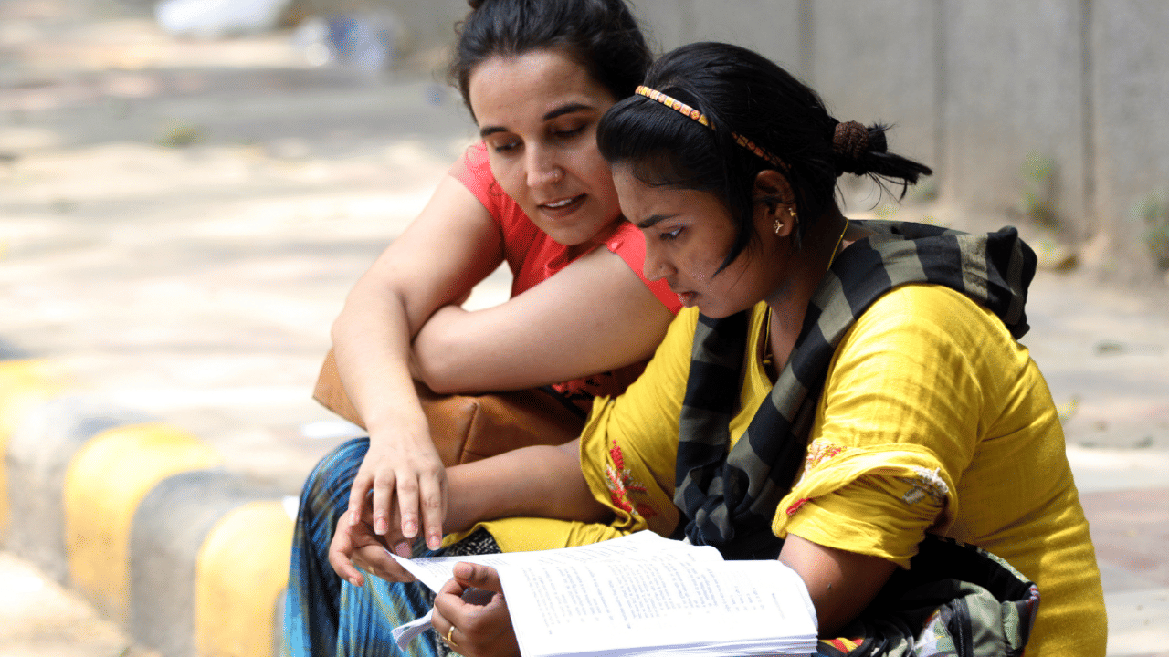 Kerala Plus Two Result 2025: പ്ലസ് ടു ഫലം നാളെ; വിജയശതമാനത്തിൽ ഇത്തവണയും സയൻസുകാർ മുന്നിലാകുമോ?