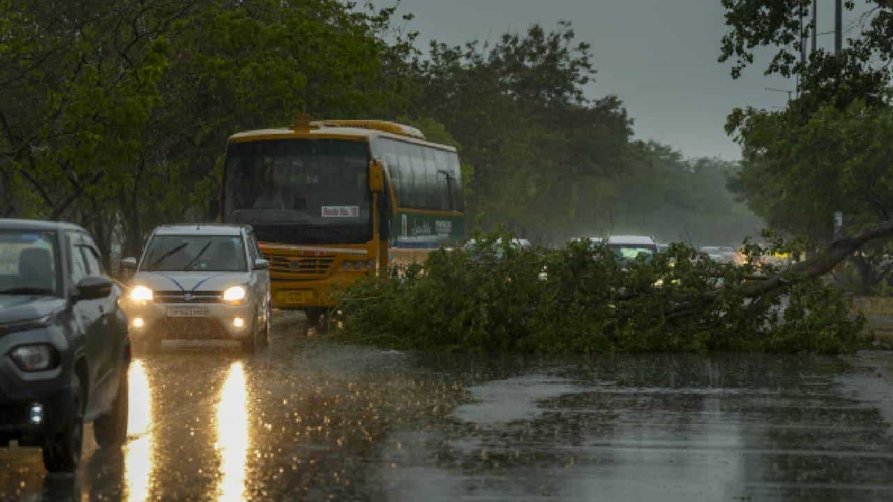 Kerala Rain Alert Today: സംസ്ഥാനത്ത് ഇന്ന് അതിതീവ്ര മഴ; 5 ജില്ലകളിൽ റെഡ് അലർട്ട്, 9 ജില്ലകളിൽ ഓറഞ്ച് അലർട്ട്; ജാ​ഗ്രത