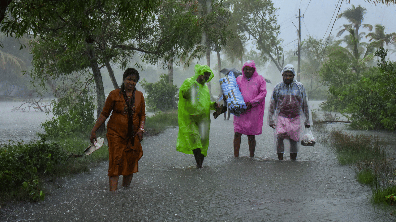 Kerala Rain Alert: തുള്ളി തോരാതെ പേമാരി; സംസ്ഥാനത്ത് 3 ജില്ലകളിൽ റെഡ് അലർട്ട്, വരും ദിവസങ്ങളിൽ കാറ്റ് ശക്തമാകും
