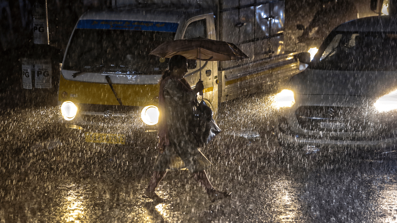 Kerala Rain Alert: പേമാരി! സംസ്ഥാനത്ത് അഞ്ച് ജില്ലകളിൽ യെല്ലോ അലർട്ട്; വരും ദിവസങ്ങളിൽ മഴ ശക്തിപ്രാപിക്കും Kerala Rain Alert: പേമാരി! സംസ്ഥാനത്ത് അഞ്ച് ജില്ലകളിൽ യെല്ലോ അലർട്ട്; വരും ദിവസങ്ങളിൽ മഴ ശക്തിപ്രാപിക്കും