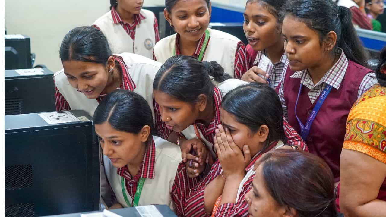 Kerala Plus Improvement Result 2025 : പ്ലസ് വൺ ഇംപ്രൂവ്മെൻ്റ് പരീക്ഷയുടെ റിവാല്യുയേഷൻ; എന്നുവരെ അപേക്ഷ സമർപ്പിക്കാം ? Kerala Plus Improvement Result 2025 : പ്ലസ് വൺ ഇംപ്രൂവ്മെൻ്റ് പരീക്ഷയുടെ റിവാല്യുയേഷൻ; എന്നുവരെ അപേക്ഷ സമർപ്പിക്കാം ?