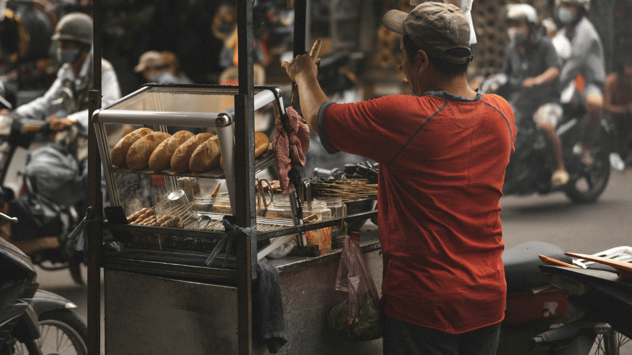 തുറമുഖ നഗരങ്ങളിൽ, പ്രത്യേകിച്ച് അലക്സാണ്ട്രിയയിൽ, വറുത്ത മീൻ വിറ്റിരുന്നു എന്നും ചരിത്ര രേഖകളിൽ കണാം.